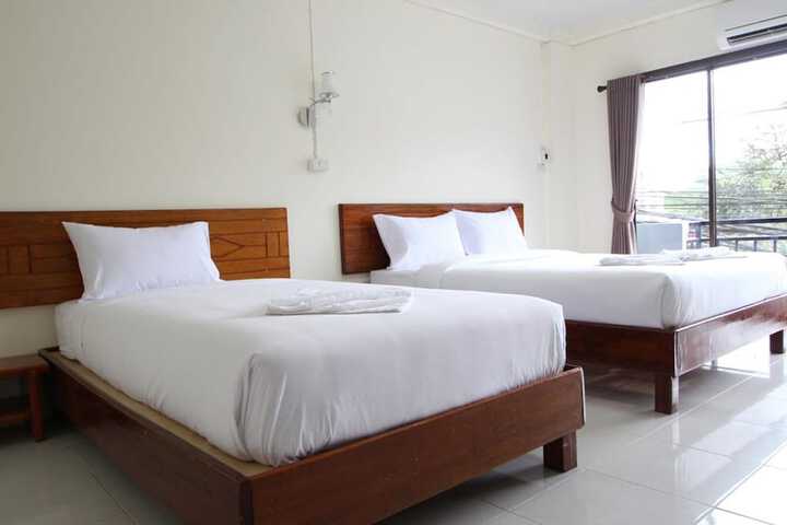 Room 6 of 18