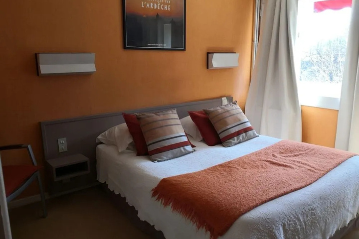 Room 3 of 15