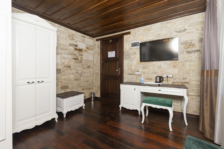 Room 38 of 86