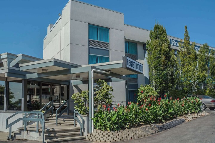 Hotel Entry