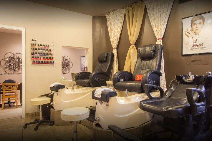Nail salon