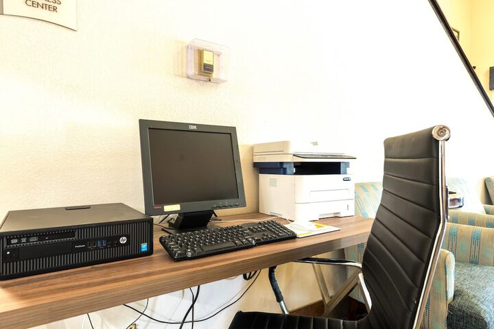 Business Center 58 of 65
