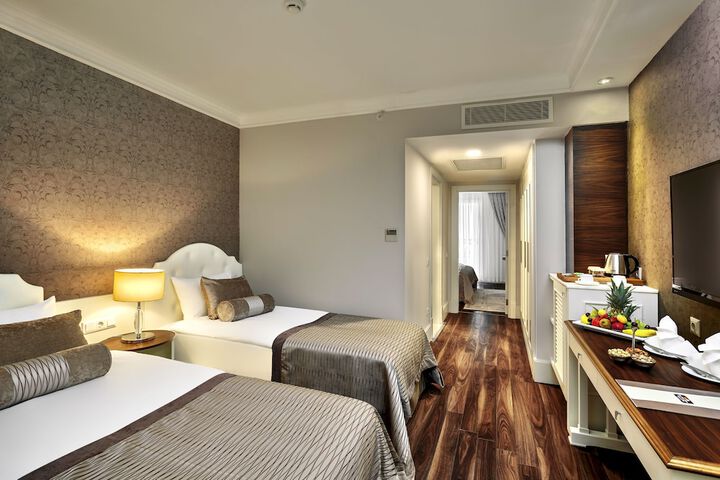 Room 13 of 74
