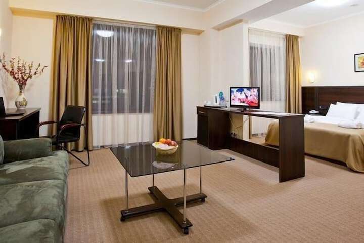 Room 35 of 148