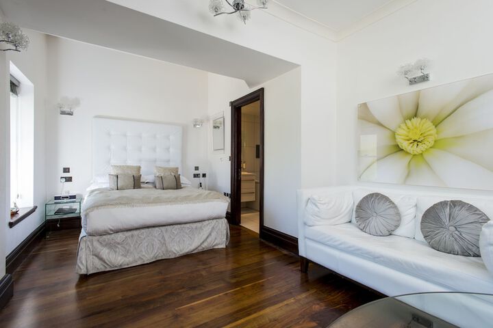 Room 10 of 46