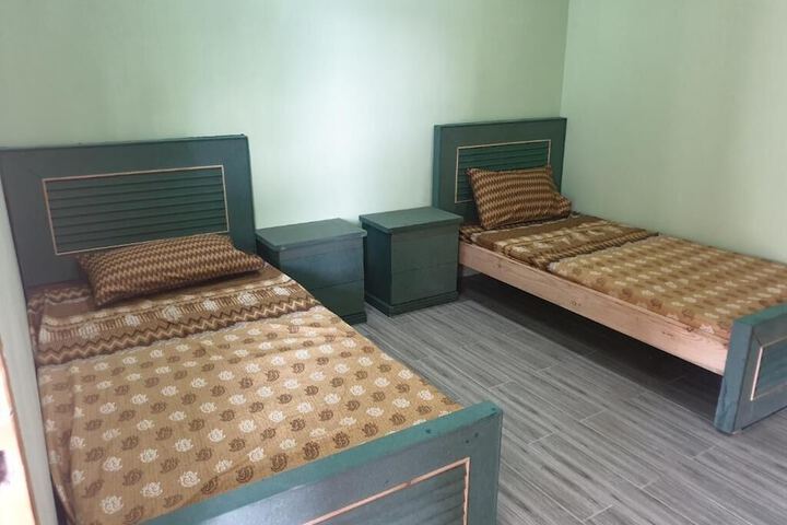 Room 10 of 31