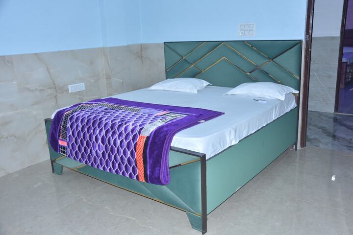 Room 14 of 38