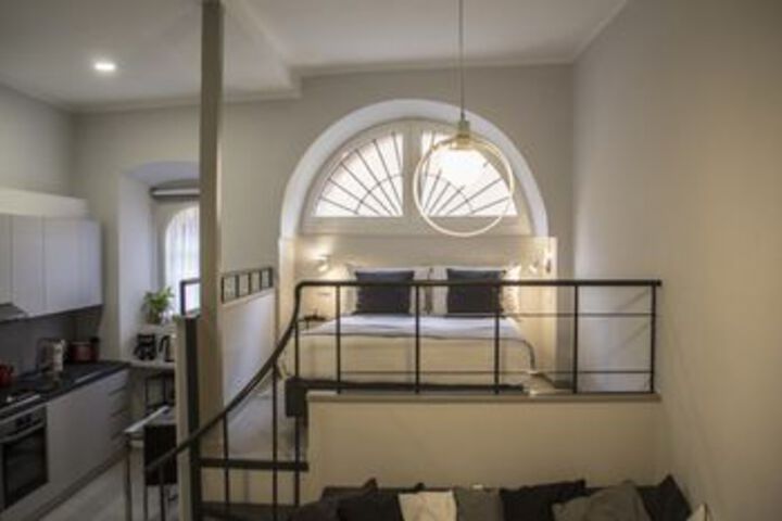 Room 6 of 18
