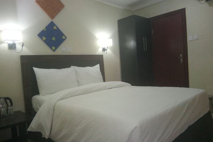 Room 3 of 38