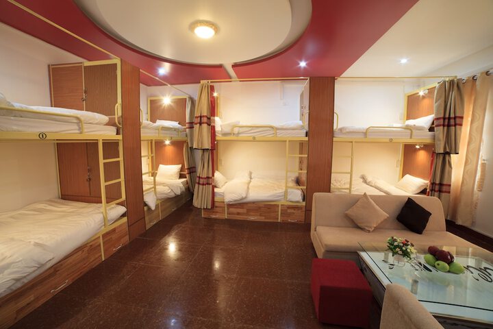 Room 12 of 48