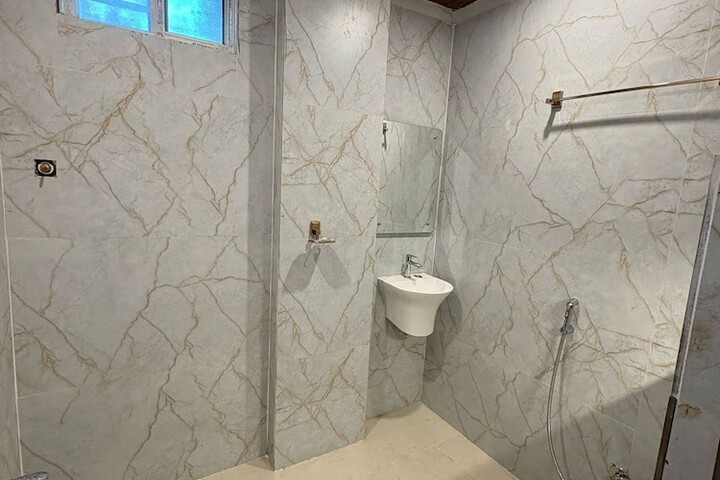 Room 10 of 14