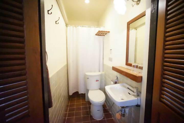 Room 4 of 66