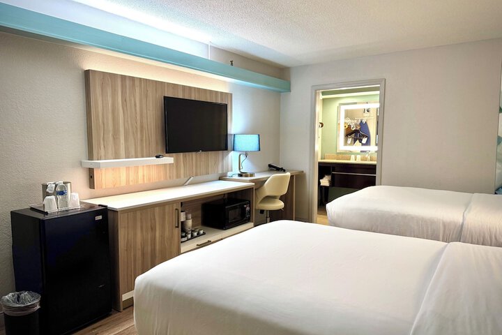 Room 13 of 118