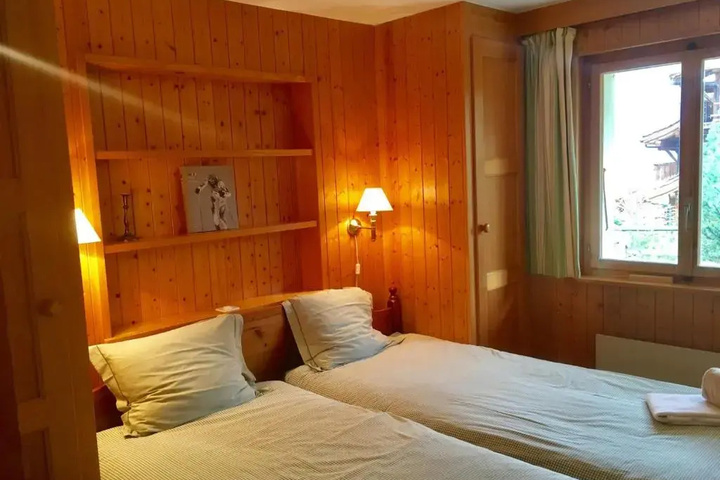 Room 4 of 10