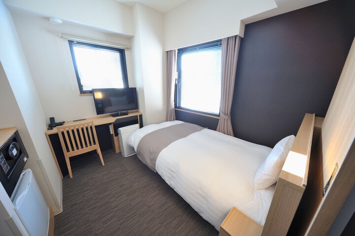 Room 14 of 144