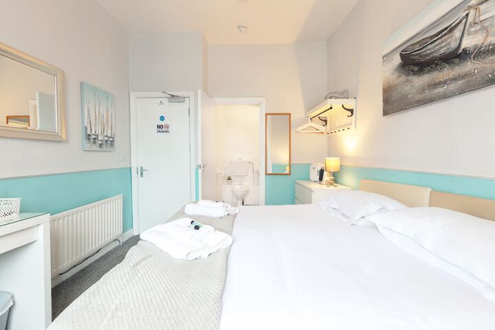 Room 2 of 43