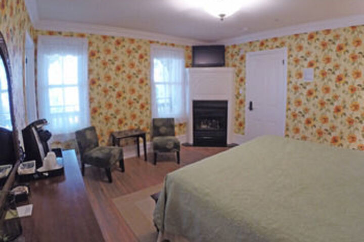 Room 65 of 100