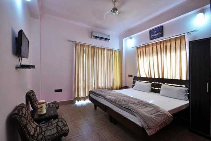 Room 4 of 14