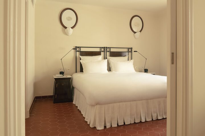 Room 18 of 105