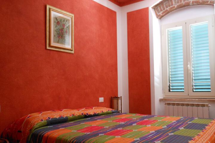 Room 4 of 18
