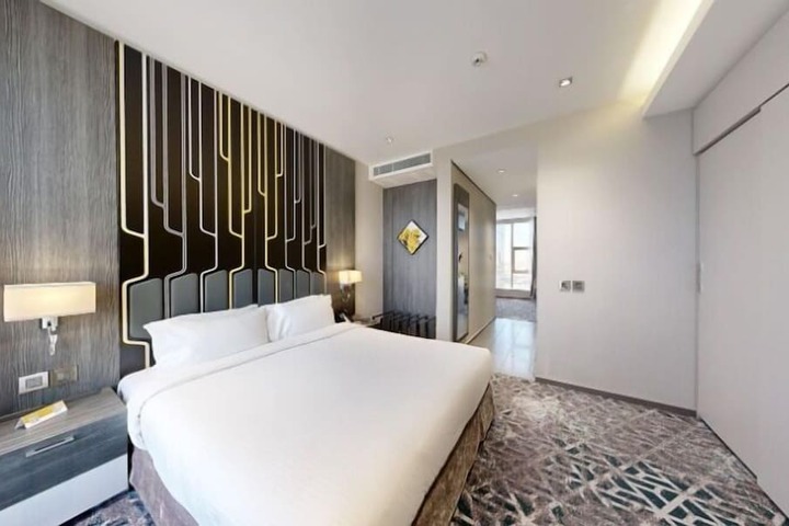 Room 17 of 42