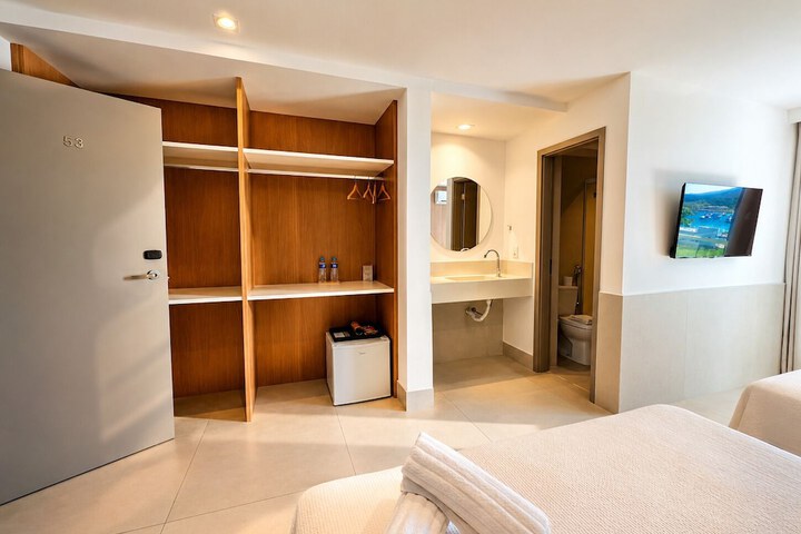 Room 14 of 82