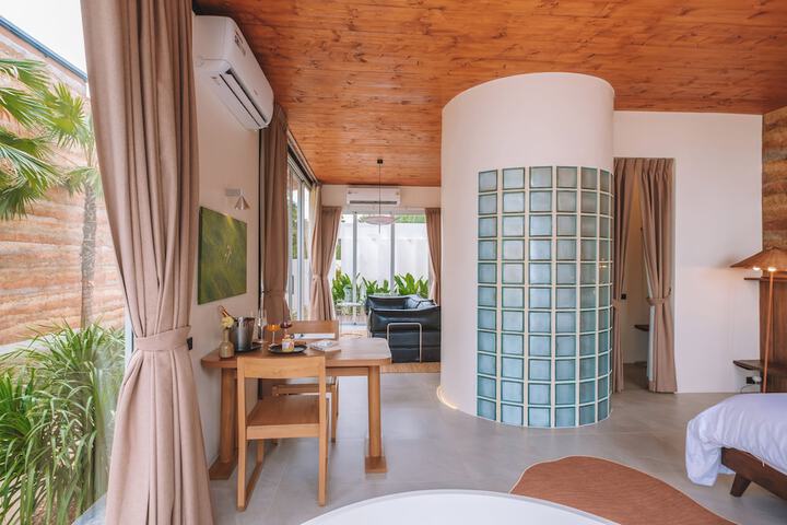 Room 46 of 221