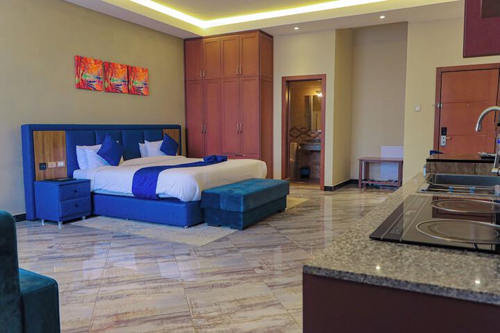 Room 12 of 25
