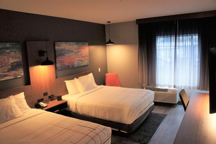 1 King Bed Mobility Hearing Impaired Accessible Room (9 of 11)
