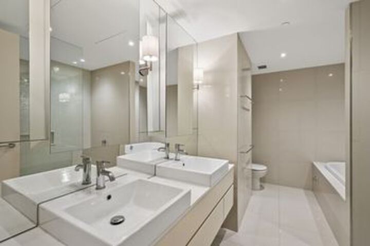 Room 4 of 23