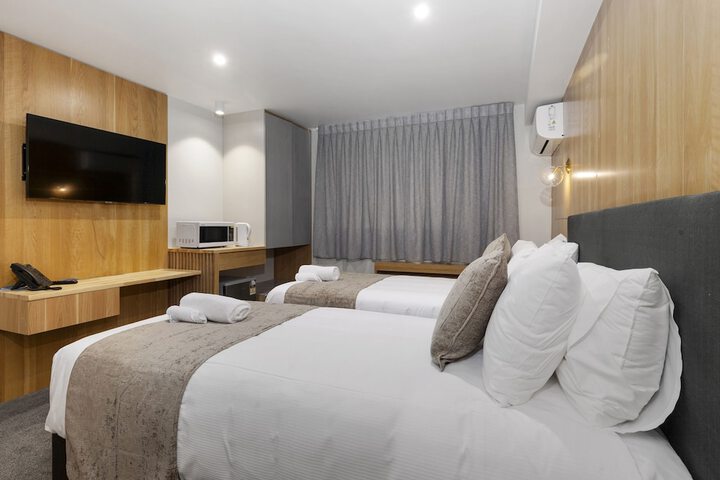 Room 14 of 28