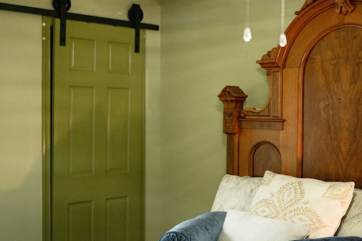 Room 12 of 230