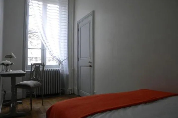 Room 5 of 11