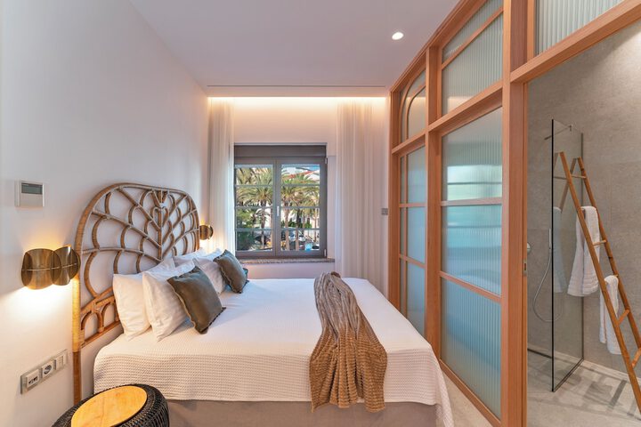 Room 2 of 39