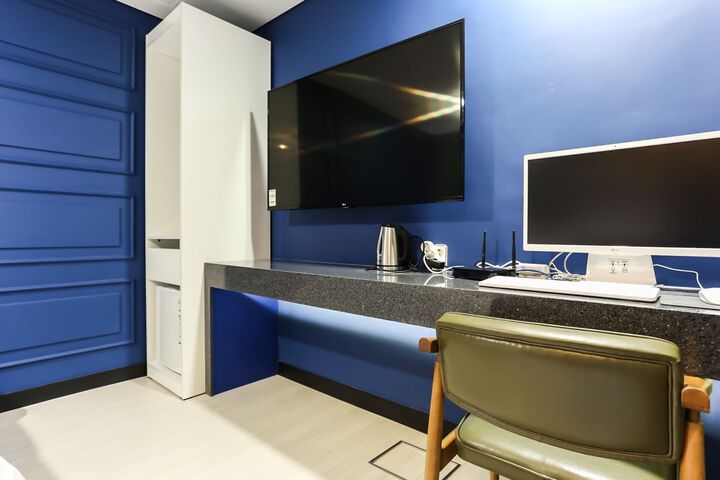 Room 52 of 165
