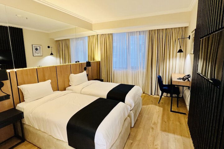 Room 8 of 14