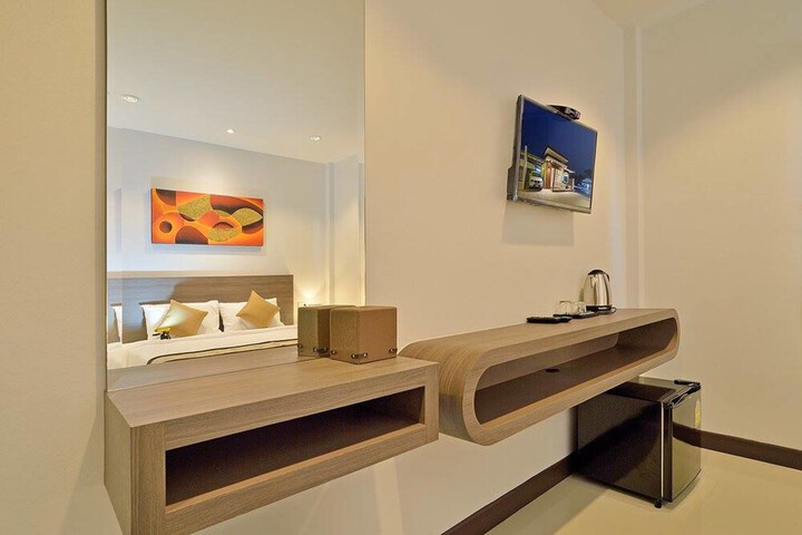 Room 9 of 24