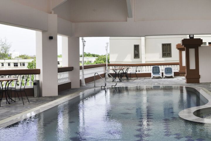 Pool Hotel