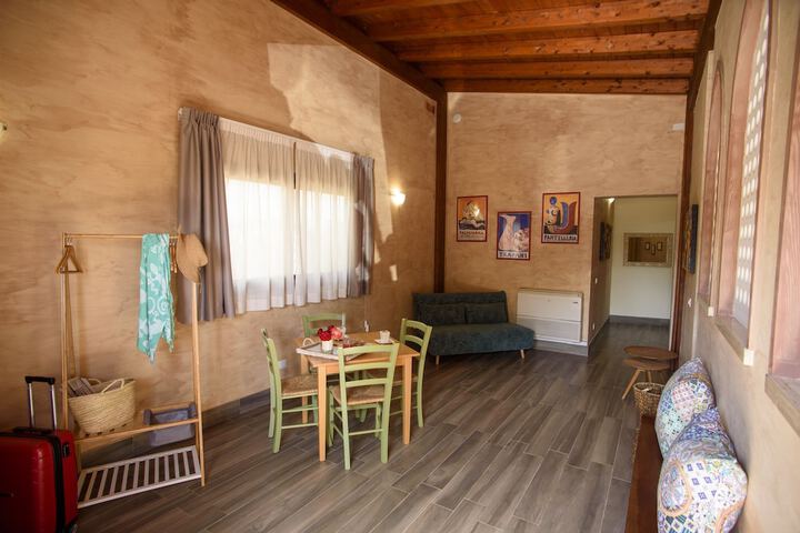 Room 15 of 38