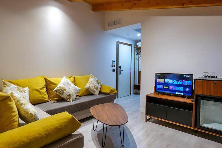 Room 10 of 72