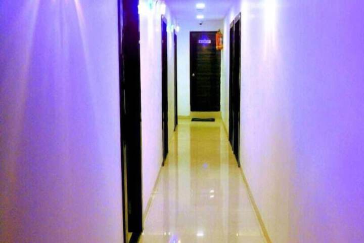 Ballroom/Hall 22 of 23