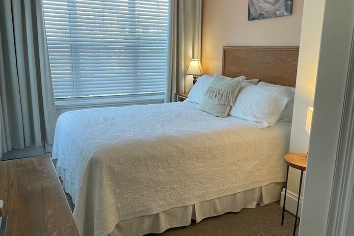 Room 53 of 99