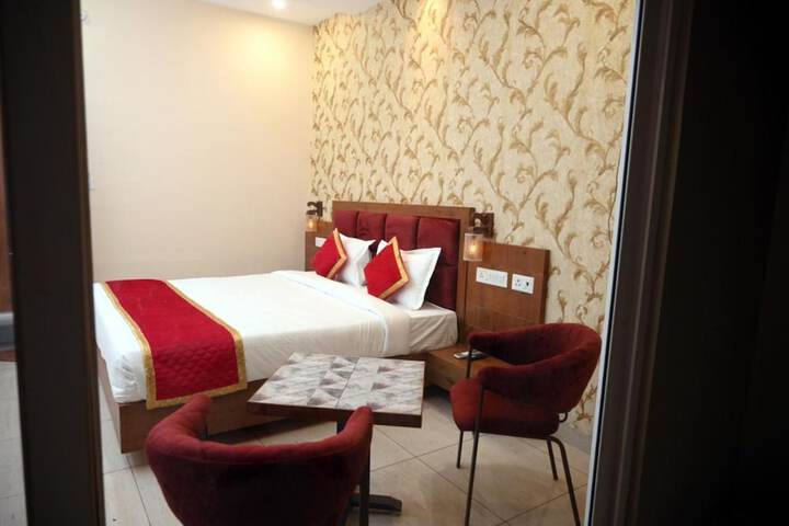Room 8 of 19