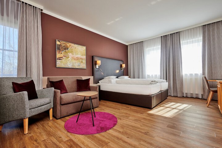 Room 18 of 106