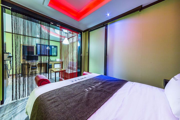 Room 57 of 75