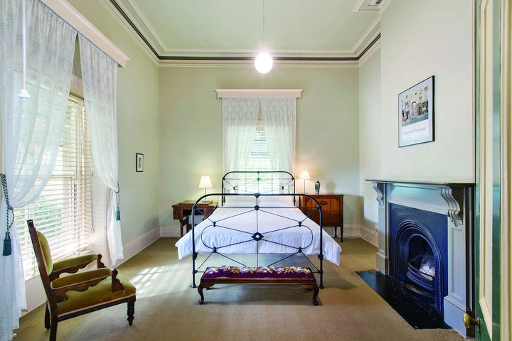 Room 4 of 13