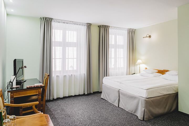 Room 9 of 65