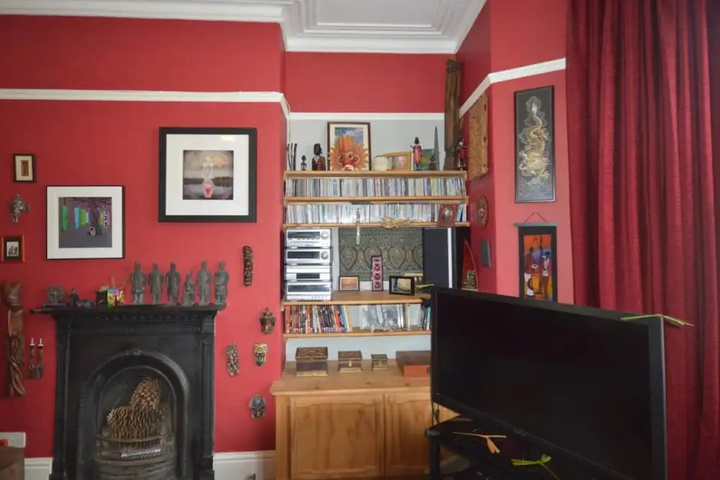 Room 5 of 16