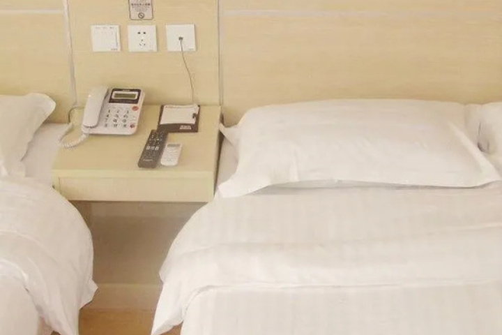 Room 7 of 12