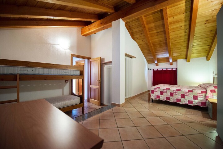 Room 13 of 34